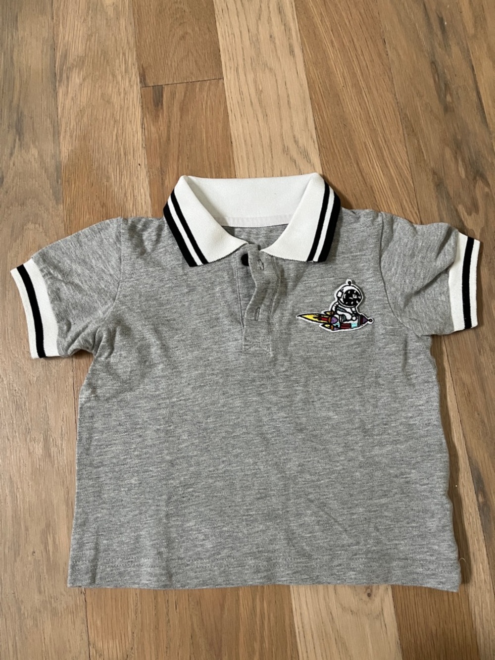 Lola and the Boys Gray Polo Shirt with Astronaut Patch - size 2/3